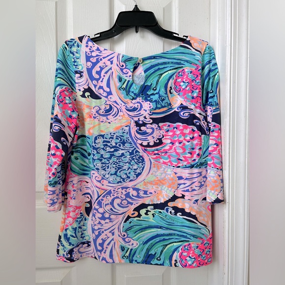 Lilly Pulitzer top.  Size:M. New never worn but without tags. - Picture 2 of 3